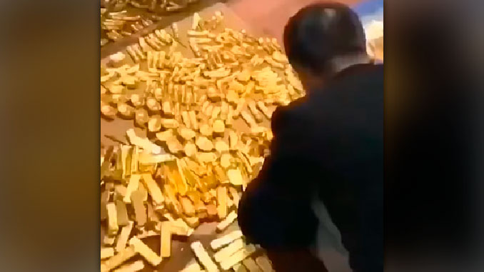VIDEO: ¡Qué ‘caleta’! Alcalde acusado de recibir sobornos tenía más de 13 toneladas de oro en la casa