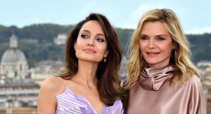 Jolie y Pfeiffer embrujan Roma en el estreno europeo de “Maleficent 2”