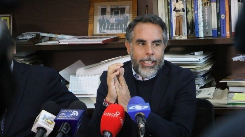 Hacia la izquierda: Armando Benedetti se prepara para llegar a Colombia Humana