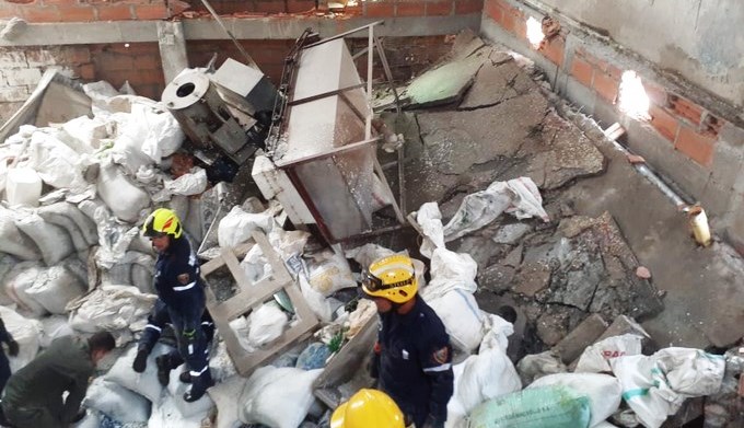 Colapso al interior de una edificación en centro de Medellín dejó una persona muerta