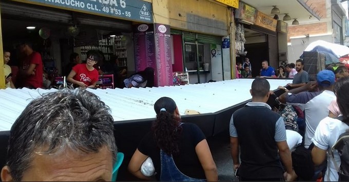 Fotos. Se cayó el techo de un pasaje comercial en Ayacucho y dejó varios heridos