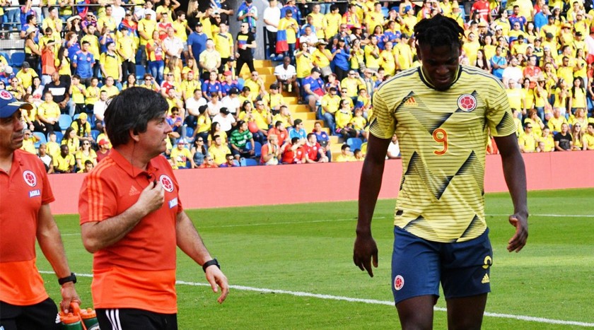 ¡Sin el goleador! Duvan Zapata fue desconvocado de la Selección Colombia por la lesión que sufrió ante Chile