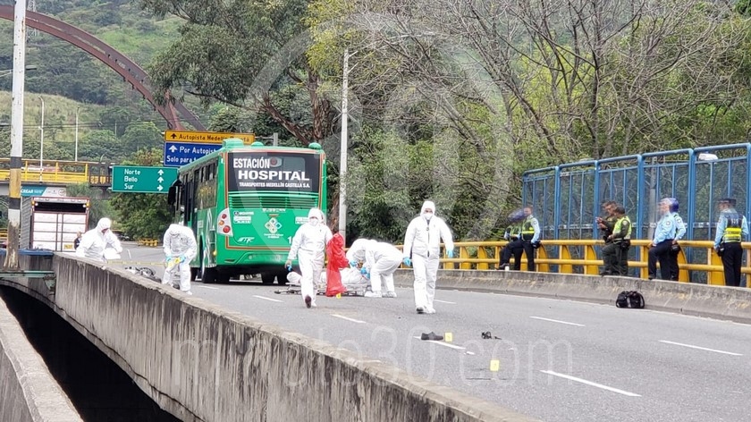 EN FOTOS: Murió un motociclista tras chocar con un bus a pocos metros de Punto Cero