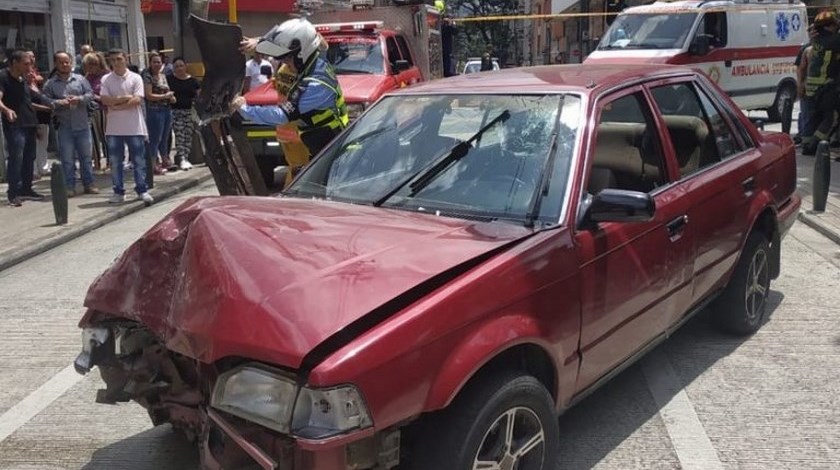 El conductor responsable del accidente en el parque de Itagüí huyó del lugar, aparentemente estaba ebrio