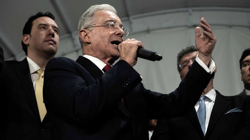 Álvaro Uribe propone darle Ingreso Solidario a todos los músicos del país