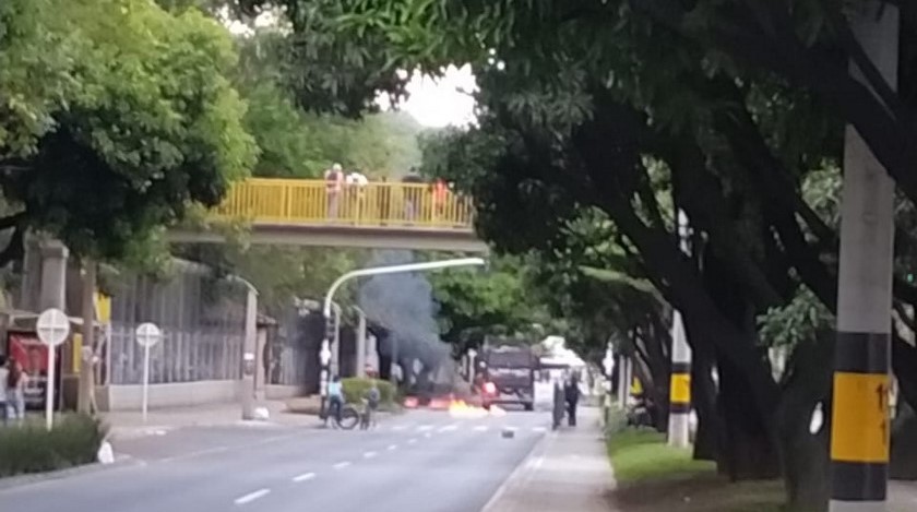 Rector del Poli denuncia infiltrados con uniformes y distintivos del Eln en protestas estudiantiles