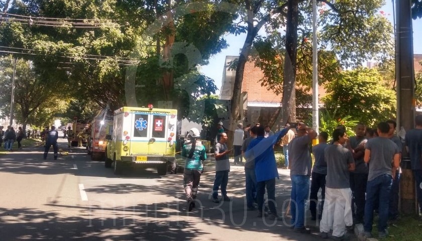 Cuatro máquinas de bomberos atendieron una emergencia en una fábrica ubicada en El Poblado