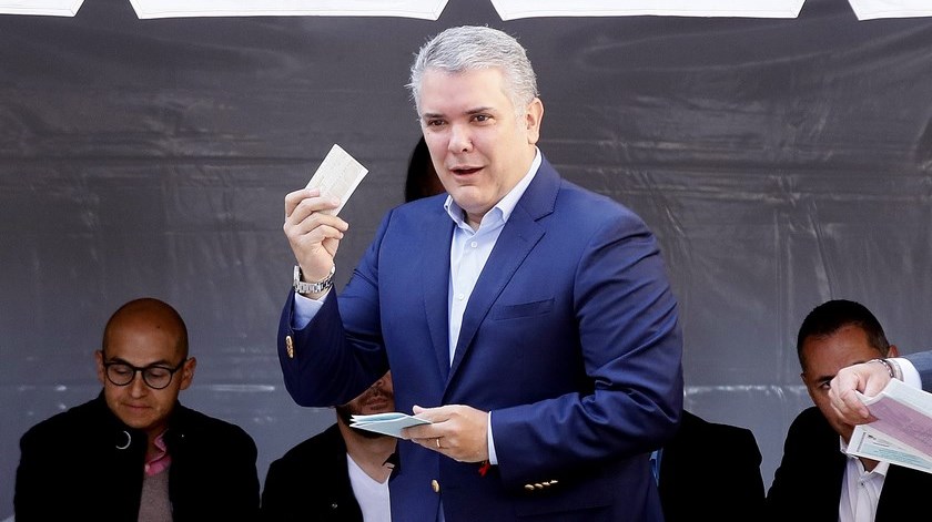 Duque ya votó y dijo que: «Hoy esperamos que los colombianos elijan a conciencia y bien»