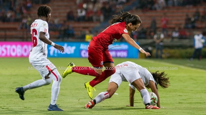 FOTOS: América aguanta asedio del DIM y gana su primer título de liga femenina