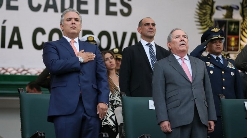 Duque respaldó al ministro de Defensa tras revelación de chats de militares que habrían matado a exguerrillero 