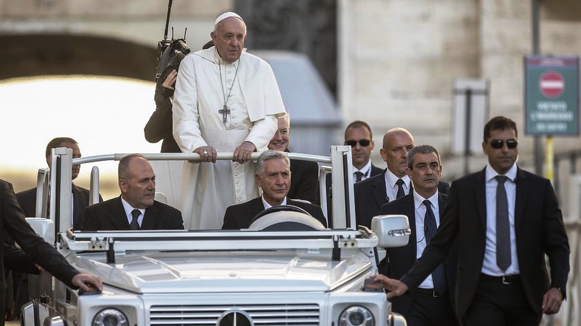 Hay 820 millones de personas hambrientas y casi 700 millones con sobrepeso, el papa diserta sobre acumular y desperdiciar