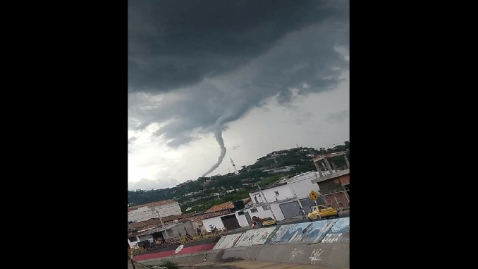 Videos: ¡Qué susto! Un vendaval, en forma de tornado, dañó varias viviendas en Cúcuta