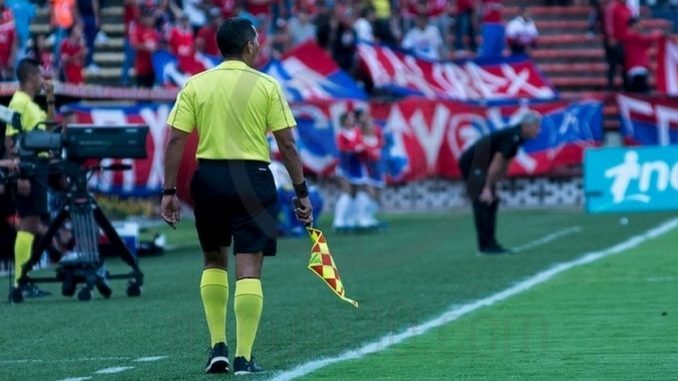 Arbitro futbol colombiano (Copiar)