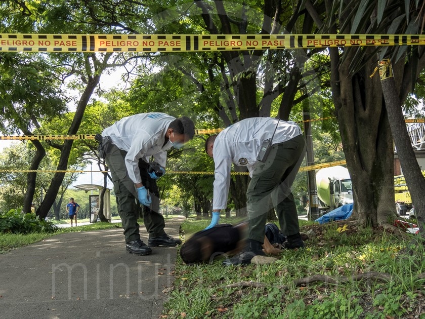 Fotos: Un hombre al parecer se cayó mientras caminaba por La Aguacatala y falleció en el andén 7 DSCN5086