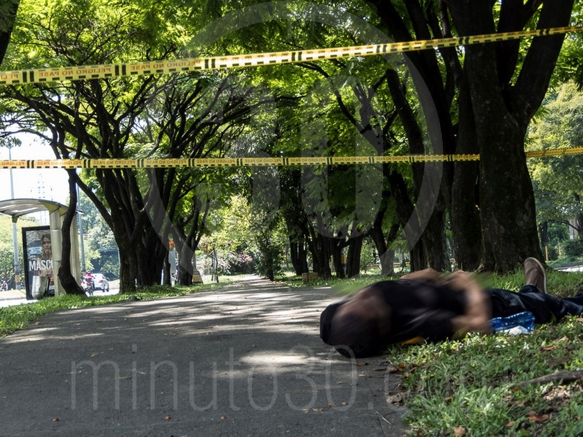 Fotos: Un hombre al parecer se cayó mientras caminaba por La Aguacatala y falleció en el andén 8 DSCN5094