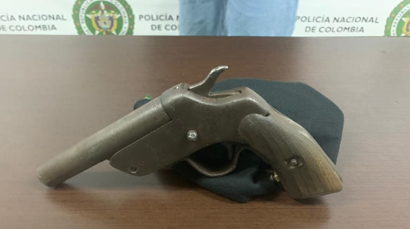 ¡Pillado! Adolescente estaba amenazando a su padre con un arma, en Itagüí