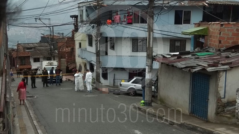 EN FOTOS: A balazos mataron a un joven en una esquina de La Maruchenga 3 homicido en la maruchenga bello 3