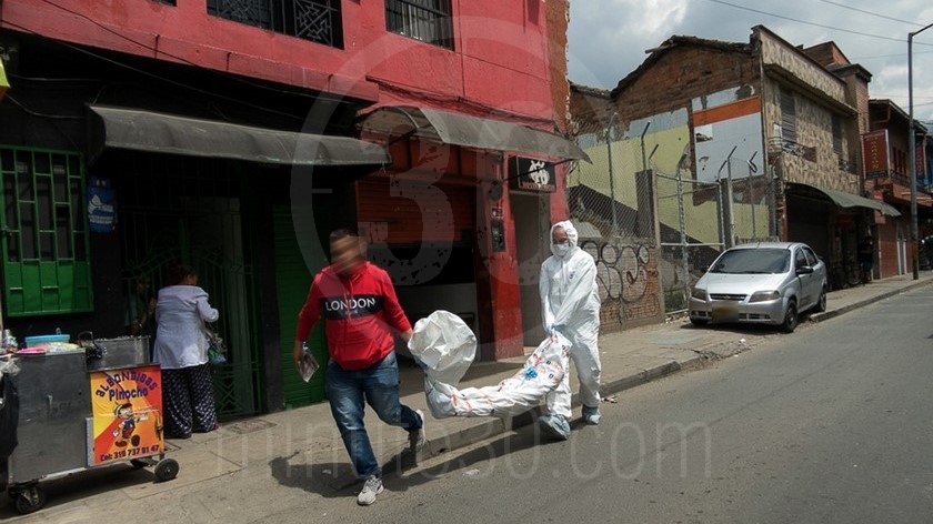 FOTOS: Encontraron a un menor de edad muerto en una residencia del centro de Medellín 12 homicio menor de edad en el centro de medell%C3%ADn 3
