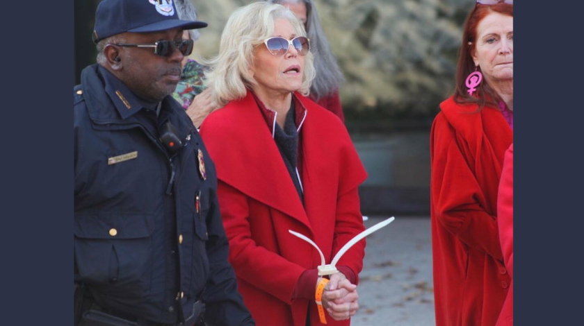 FOTO: Es viernes y todos sabemos qué significa: Jane Fonda vuelve a ser ¡ARRESTADA!