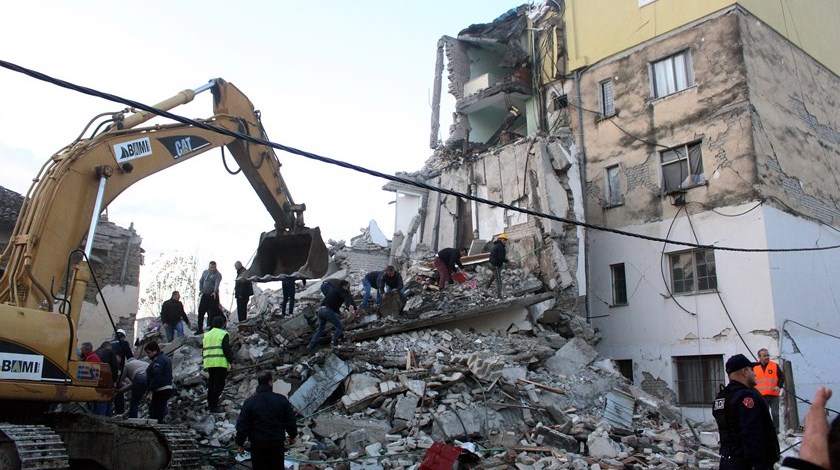 Ascienden a más de 20 las víctimas mortales por el terremoto en Albania