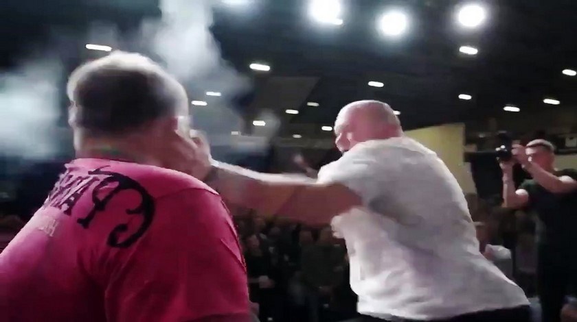 Video: El campeón de las bofetadas perdió su invicto y quedó ‘viendo estrellas’ tras la derrota 1 12 12 19 Vasily Kamotsky rey bofetadas derrotado