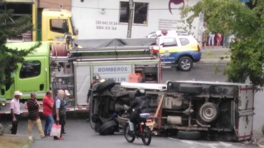 ¡Qué susto! Se volcó un furgón en una ‘loma’ de Aranjuez