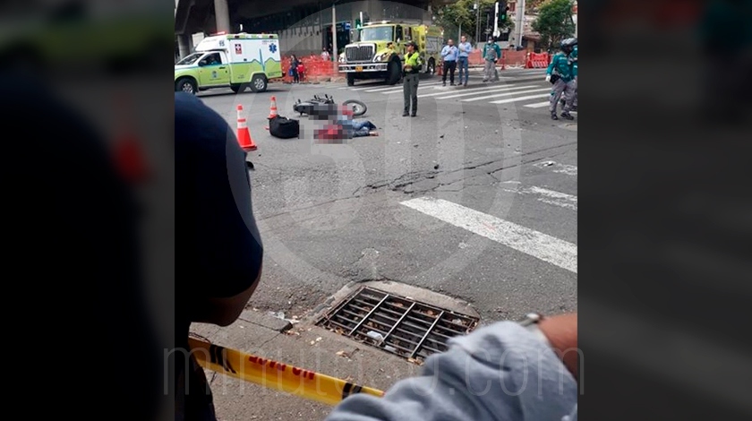 FOTO: ¡Terrible accidente! Un motociclista perdió la vida en la avenida la 80, inmediaciones de la estación Floresta