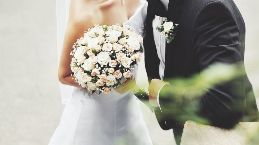 “Solteros parásitos”: Padres que llevan a sus hijos a ferias para que consigan novia