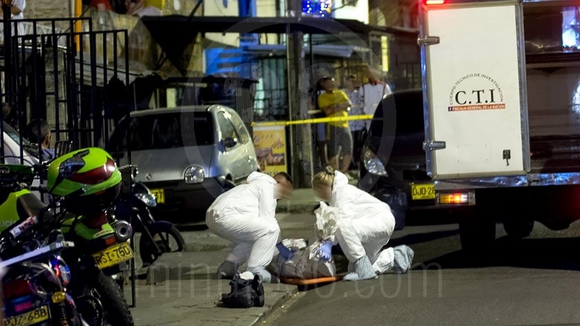 EN FOTOS Y VIDEOS: Se escucharon varios disparos, cuando salieron a ver encontraron un muerto en plena calle 10 homicidio en Enciso 27 12 2019 10