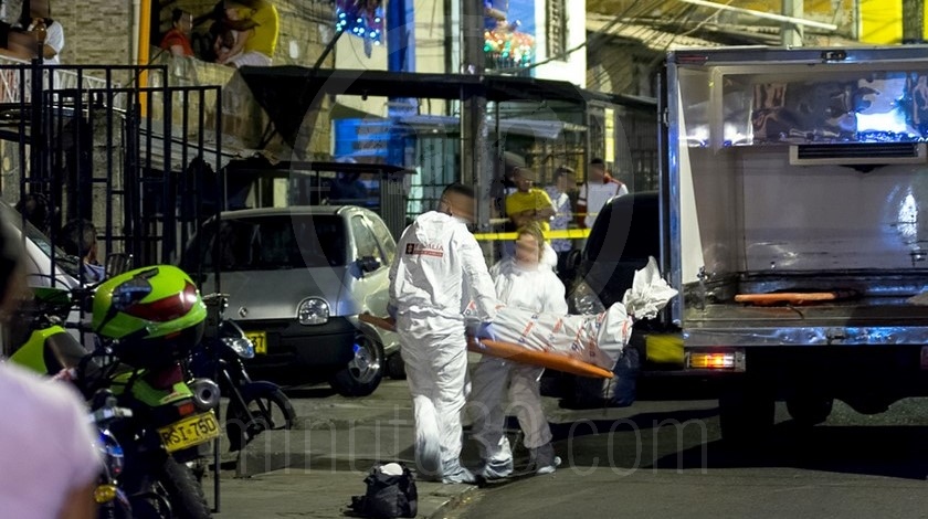 EN FOTOS Y VIDEOS: Se escucharon varios disparos, cuando salieron a ver encontraron un muerto en plena calle 12 homicidio en Enciso 27 12 2019 12