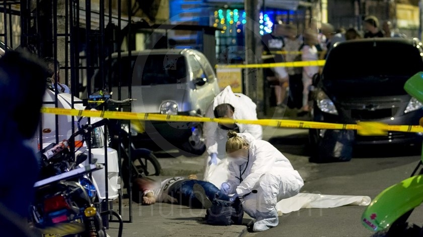 EN FOTOS Y VIDEOS: Se escucharon varios disparos, cuando salieron a ver encontraron un muerto en plena calle 3 homicidio en Enciso 27 12 2019 3