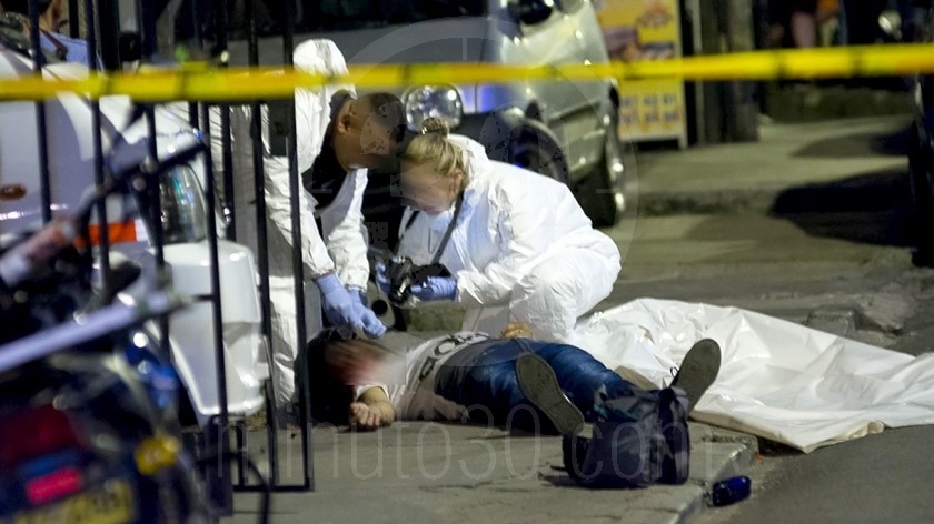 EN FOTOS Y VIDEOS: Se escucharon varios disparos, cuando salieron a ver encontraron un muerto en plena calle 8 homicidio en Enciso 27 12 2019 8