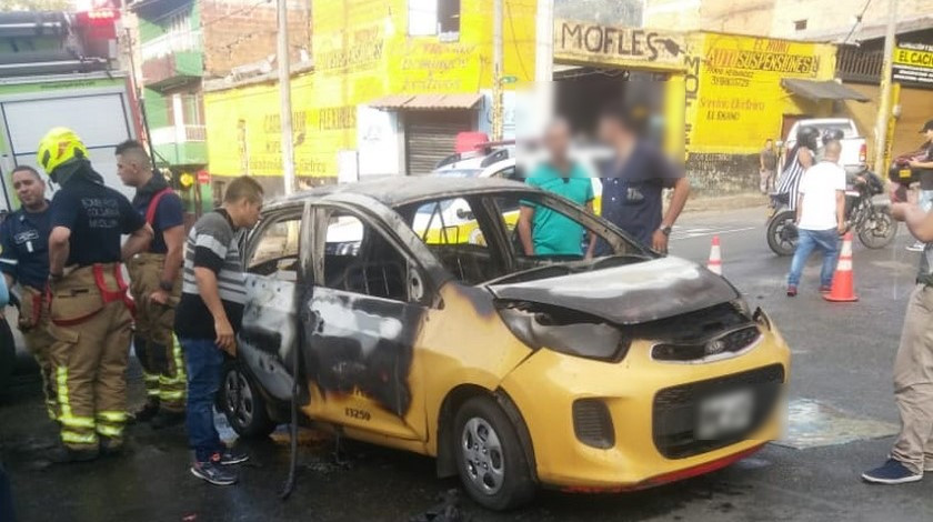 Fotos y video: ¡Lamentable! Un taxi que transportaba unas pipetas, al parecer de helio, explotó en Aranjuez