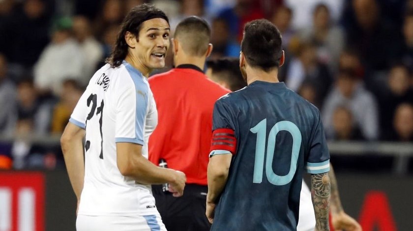 Video: Esto dijo Edinson Cavani sobre su airado cruce de palabras con Messi 1 19 11 19 cavani messi