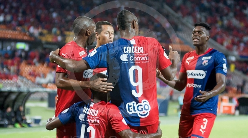 Independiente Medellín celebra gol con Ricaurte y Caicedo