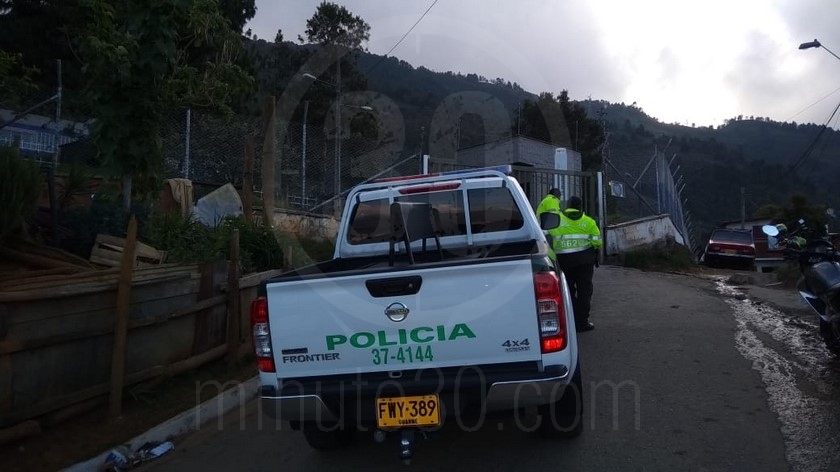 EN FOTOS Y VIDEO: Lo mataron de un machetazo, en el sector de Carambolas parte alta 3 HOMICIDIO EN CARABOLAS PARTE ALTA 10 01 2020 3