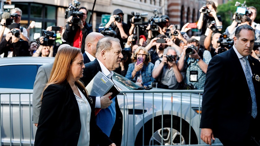 Minuto a minuto de la caída de Harvey Weinstein, el gigante abusador en Hollywood