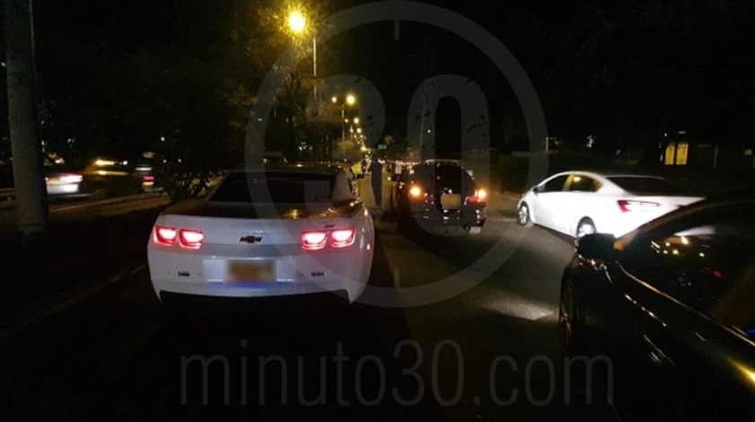 Fotos: Por accidente que involucró a una limusina, la autopista sur, cerca a la calle 10, está colapsada
