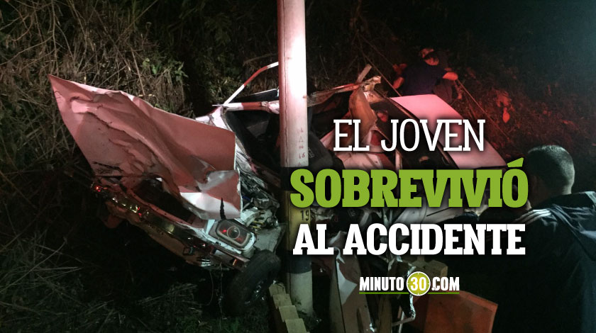 ¡Impresionante! Joven se chocó contra un vaca y terminó aplastado contra un poste en Llanogrande