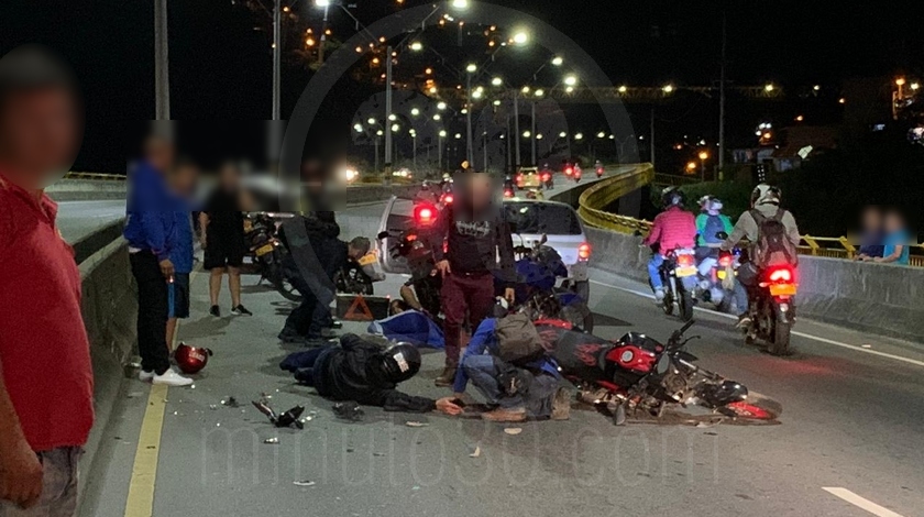 Fotos: ¡Tremendo accidente! Al menos cuatro motos y dos carros se chocaron en la vía que lleva al mar, sector Vallejuelos