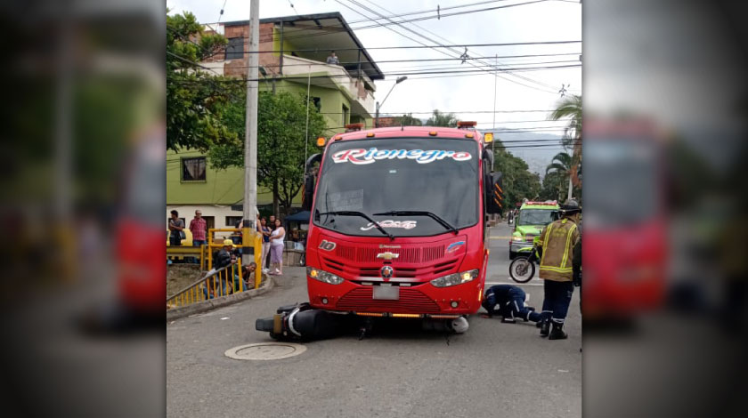 EN FOTOS: ¡Horrible! Motociclista murió arrollada por un bus en Aranjuez