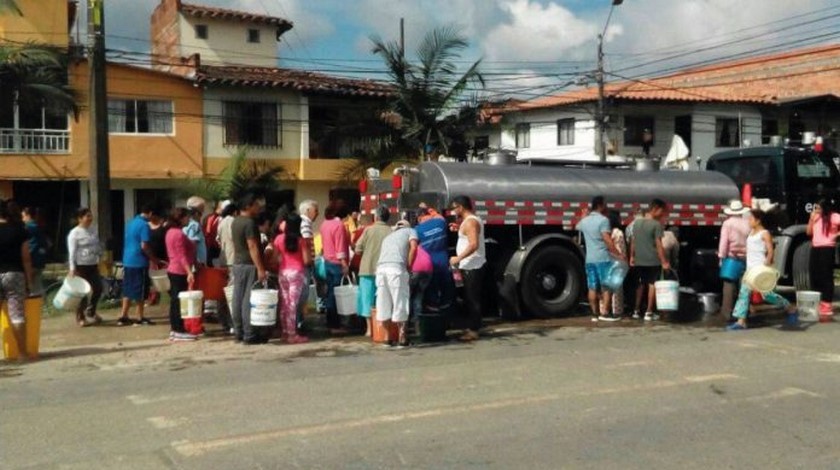 Con carrotanques EPM abastece de agua potable a Rionegro, que estará sin agua hasta la madrugada del jueves