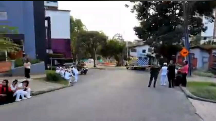 EN VIDEO: En medio de obras rompieron una tubería de gas en El Poblado 1 fuga de gas