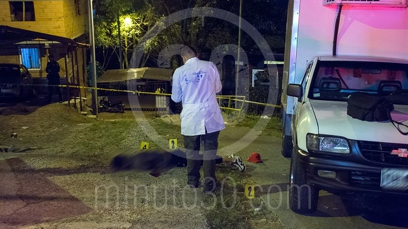 EN FOTOS Y VIDEO: Este joven apareció muerto a balazos en Robledo, pero nadie vio ni escuchó nada 7 homicidio en Robledo Villa FLora 4