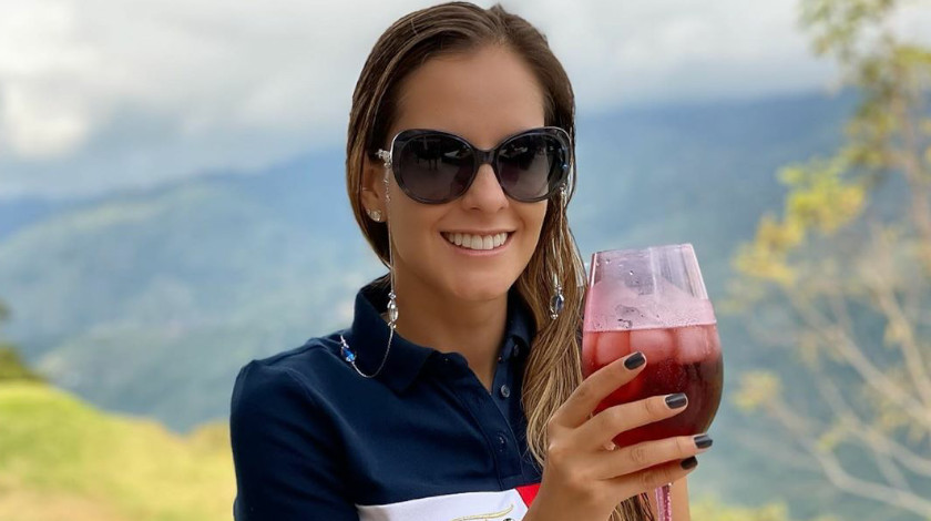 EN FOTO: ¡Es más abajo ‘Laurita’! El chistoso ‘montaje’ que le hicieron a Laura Acuña por una equivocación