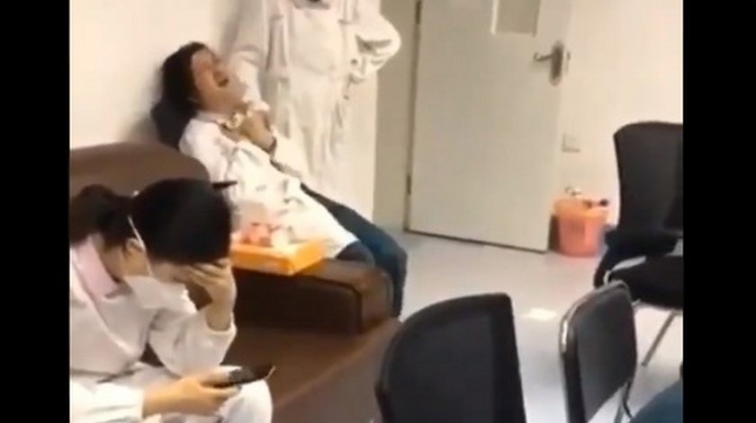VIDEOS: “Si descanso, me tratan como a una traidora”, lo que viven los Médicos chinos por el coronavirus