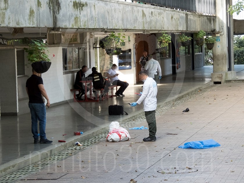 Fotos: Dentro de un colegio en Santo Domingo murió un hombre luego de caer desde un piso alto 2 muerto santo domingo inspeccion tecnica 5818