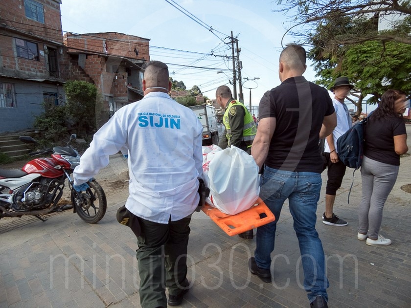 Fotos: Dentro de un colegio en Santo Domingo murió un hombre luego de caer desde un piso alto 7 muerto santo domingo inspeccion tecnica 5829