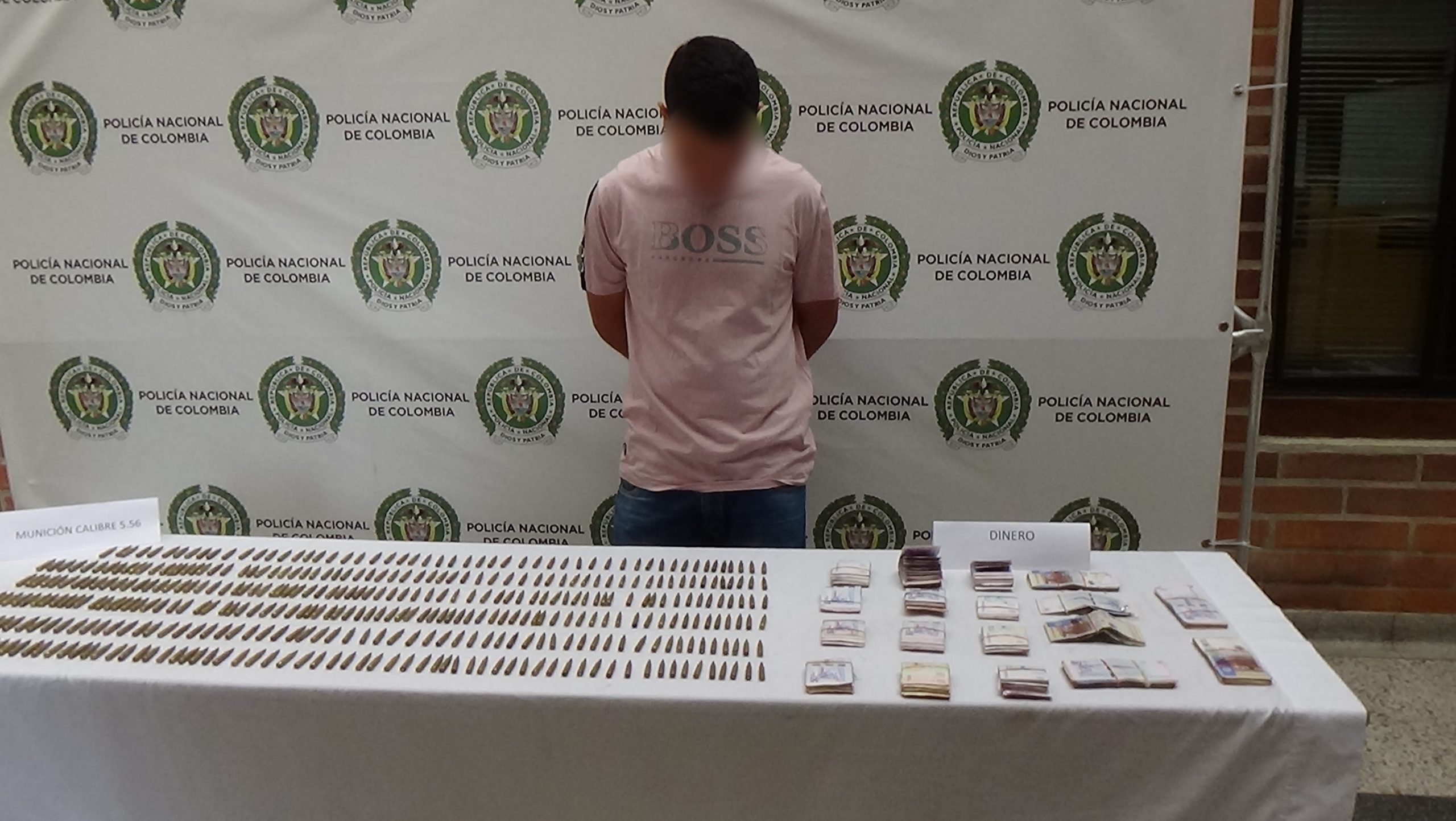 Fotos: ¡La llevaba en tarros de aceite! Incautados 55 kilos de marihuana y capturado un hombre con 386 cartuchos y dinero en efectivo 3 160220 Capturado con 386 cartuchos y 45.977.000 3 scaled