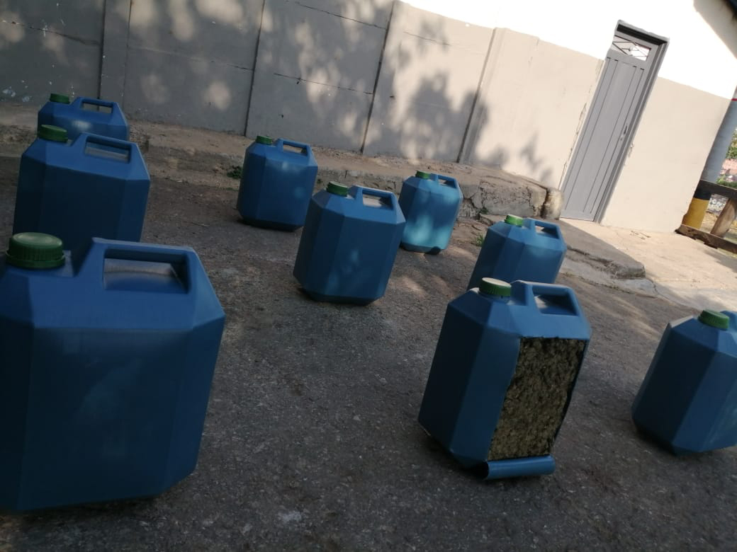 Fotos: ¡La llevaba en tarros de aceite! Incautados 55 kilos de marihuana y capturado un hombre con 386 cartuchos y dinero en efectivo 5 160220 Incautaci%C3%B3n de 55 kilos de marihuana 1
